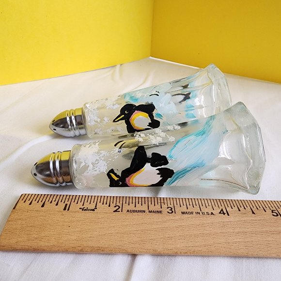VINTAGE CLEAR GLASS SALT & PEPPER SHAKERS HAND PAINTED Penguin Design 🐧 Unused - Picture 12 of 13